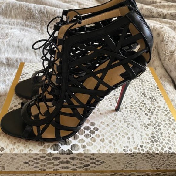 Christian Louboutin - Picture 2 of 6